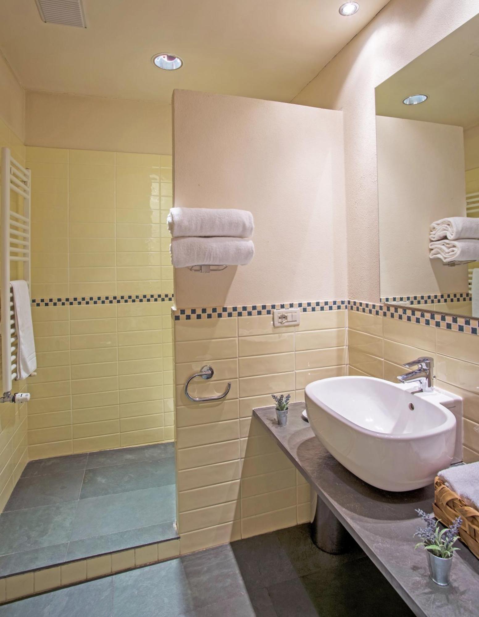 Hotel Antico Podere Propano ซาลุซโซ ภายนอก รูปภาพ