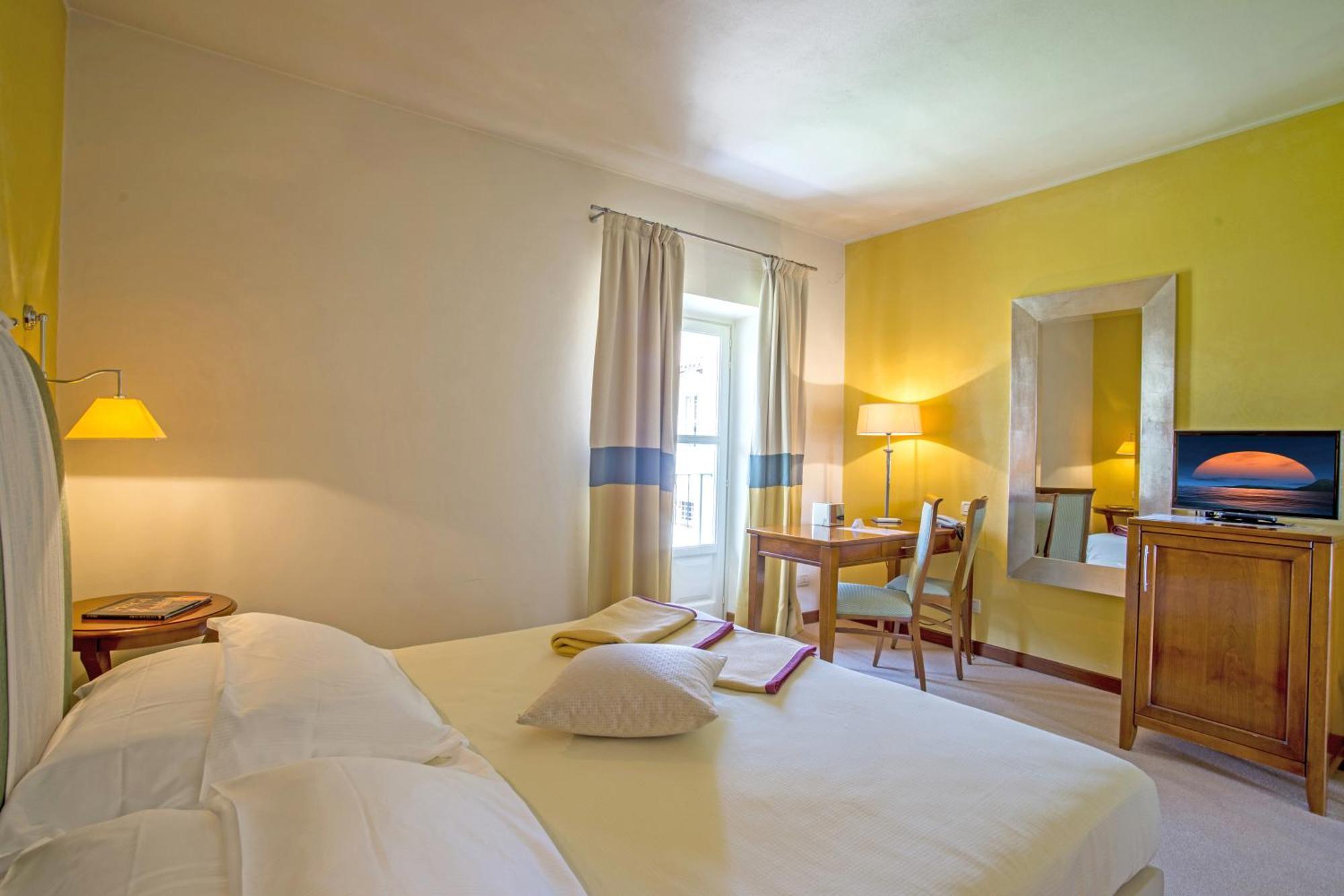 Hotel Antico Podere Propano ซาลุซโซ ภายนอก รูปภาพ