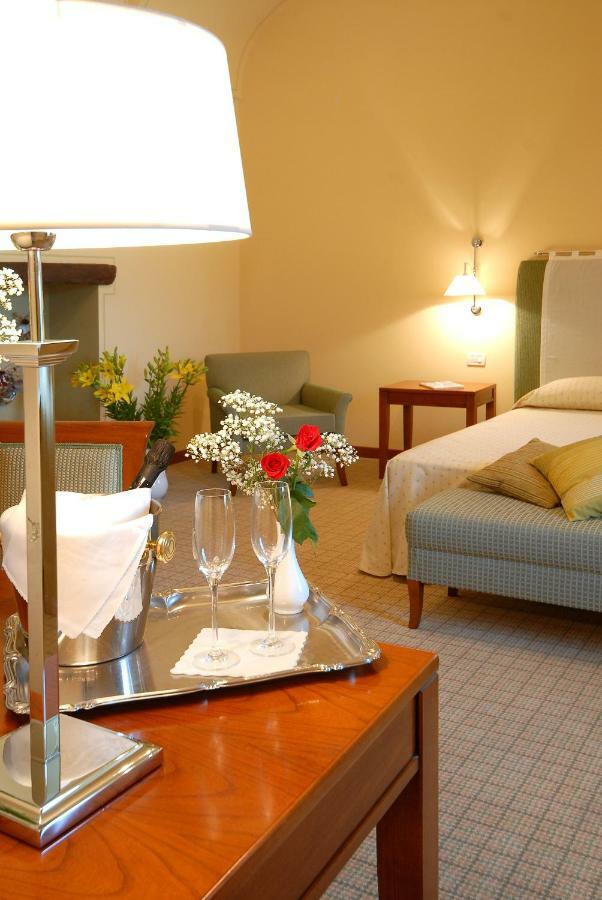 Hotel Antico Podere Propano ซาลุซโซ ภายนอก รูปภาพ